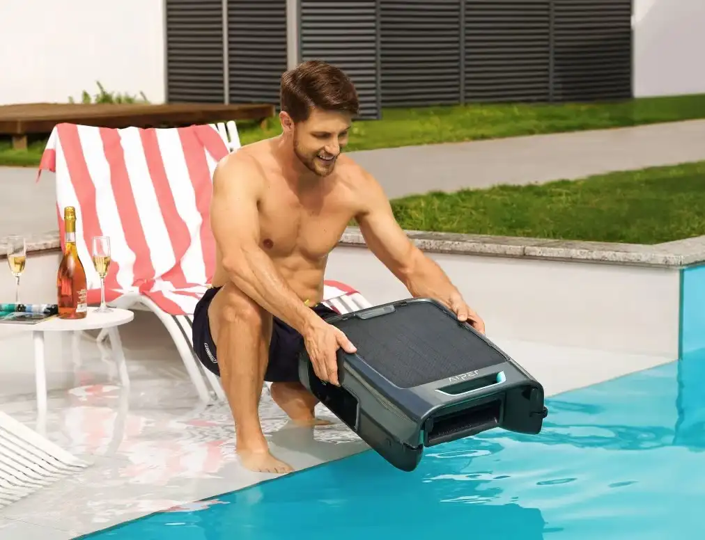 Test av Aiper EcoSurfer S2 Bassengskimmer: Ytelse og Anmeldelse Aiper ECO Surfer S2 Clean Water Surface_2